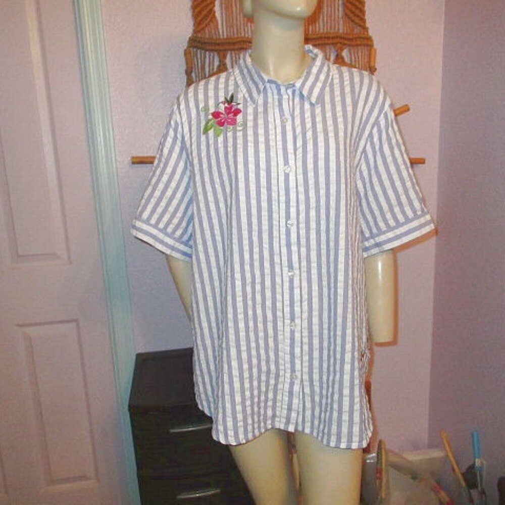 Country Store Floral Embroidered Blouse Top Size 1X Button Up Seersucker Coastal